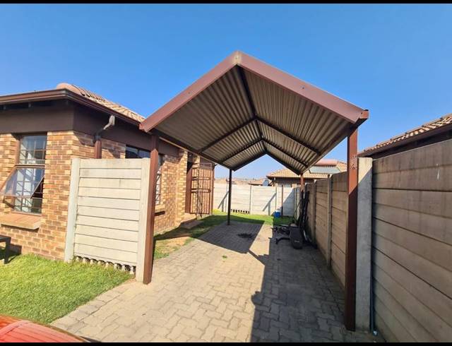 3 BEDROOM HOUSE FOR SALE IN THATCH HILL ESTATE